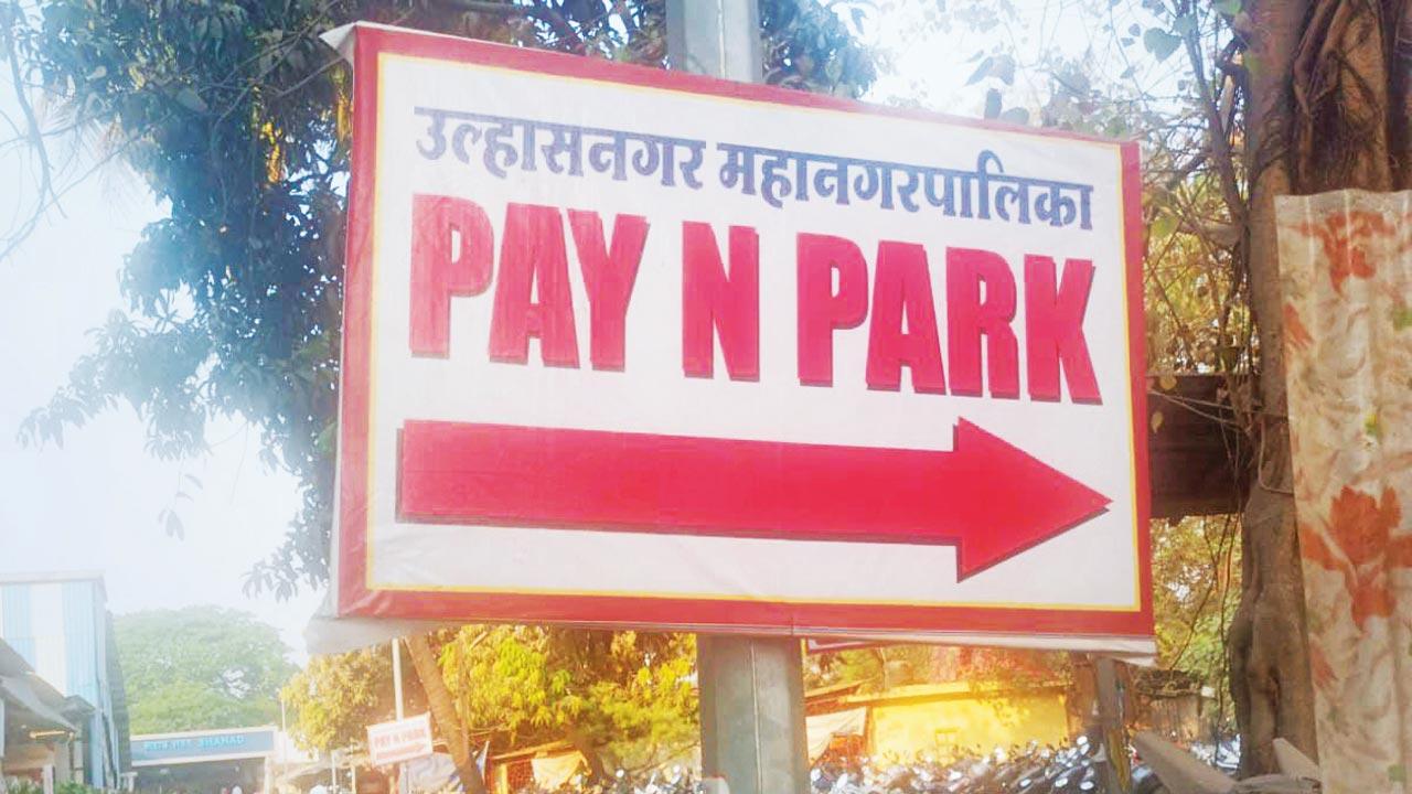 Illegitimate pay-and-park board outside Shahad station 
