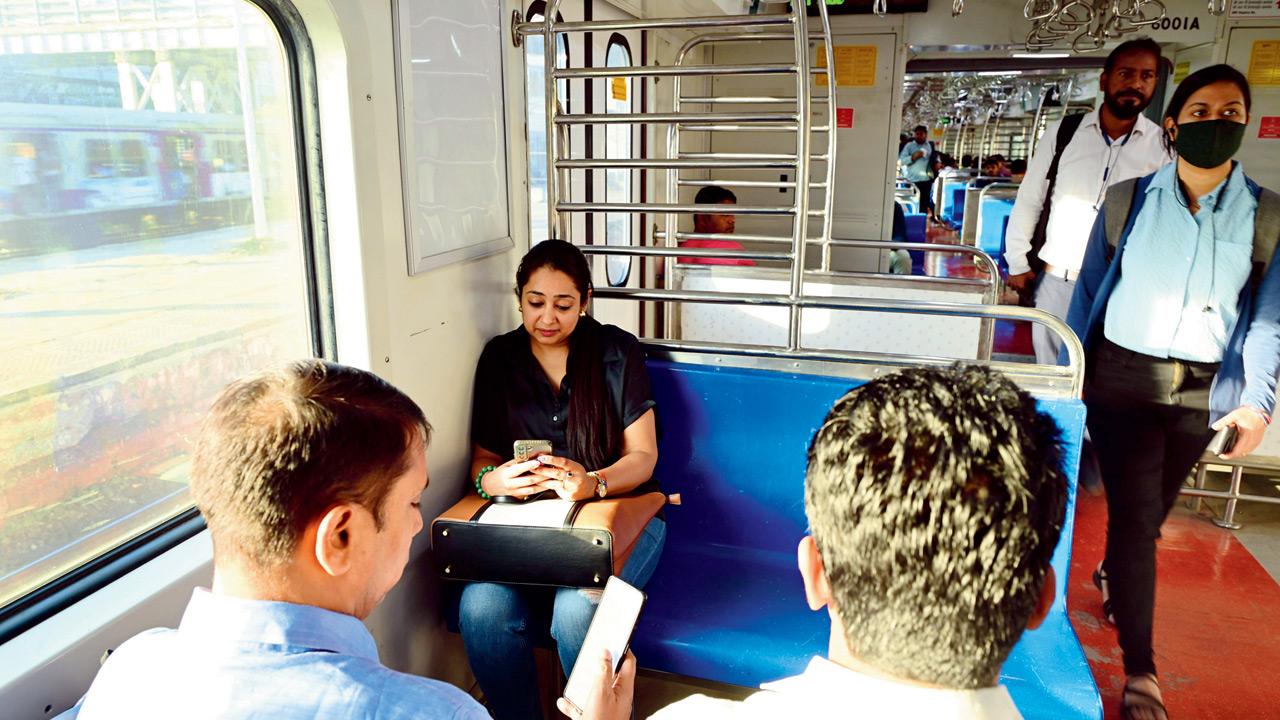 Riya Malvankar prefers commuting in the AC local during the evening as it is less crowded. Pic/Nimesh Dave