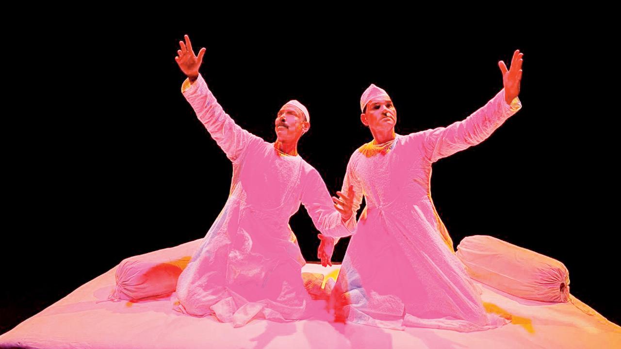 A moment from the performance of Dastan-e-Raj Kapoor