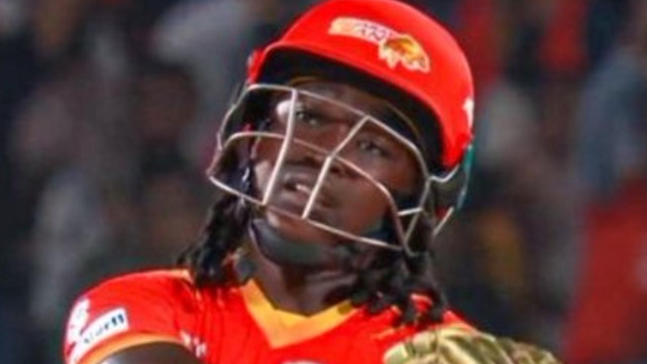 Facing 13 balls, Deandra Dottin played a knock of 25 runs including 3 fours and 1 six