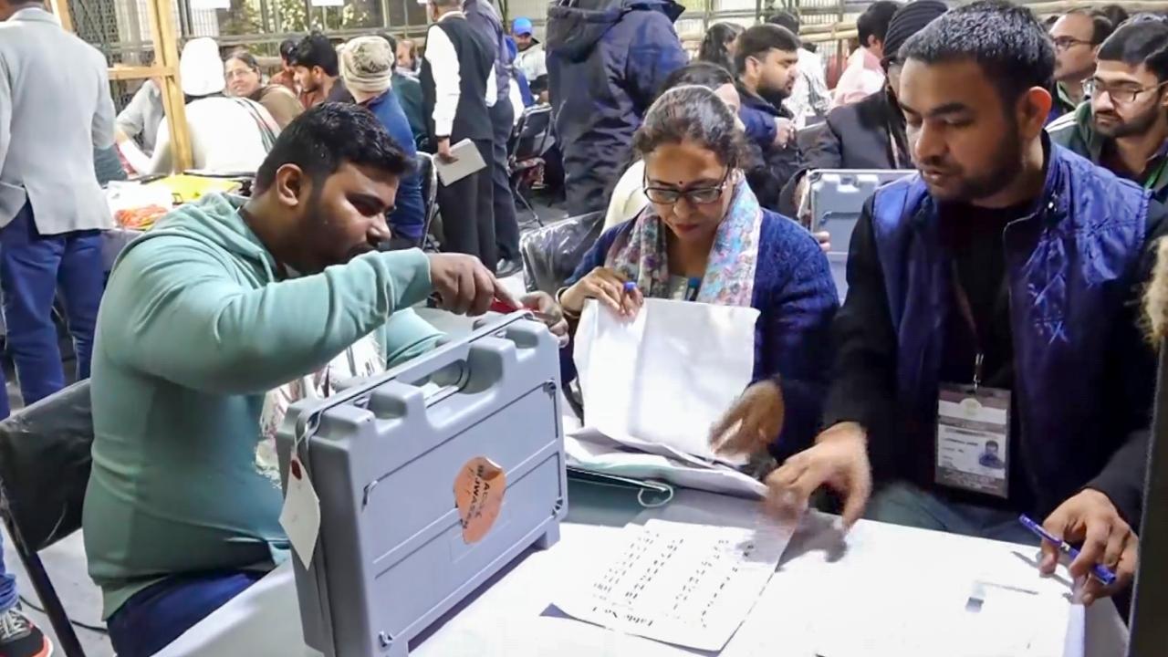The BJP's Mohan Singh Bisht was leading by 16,181 votes in Mustafabad -- where the All India Majlis-e-Ittehadul Muslimeen (AIMIM) fielded northeast Delhi riots-accused Tahir Hussain -- after three rounds
