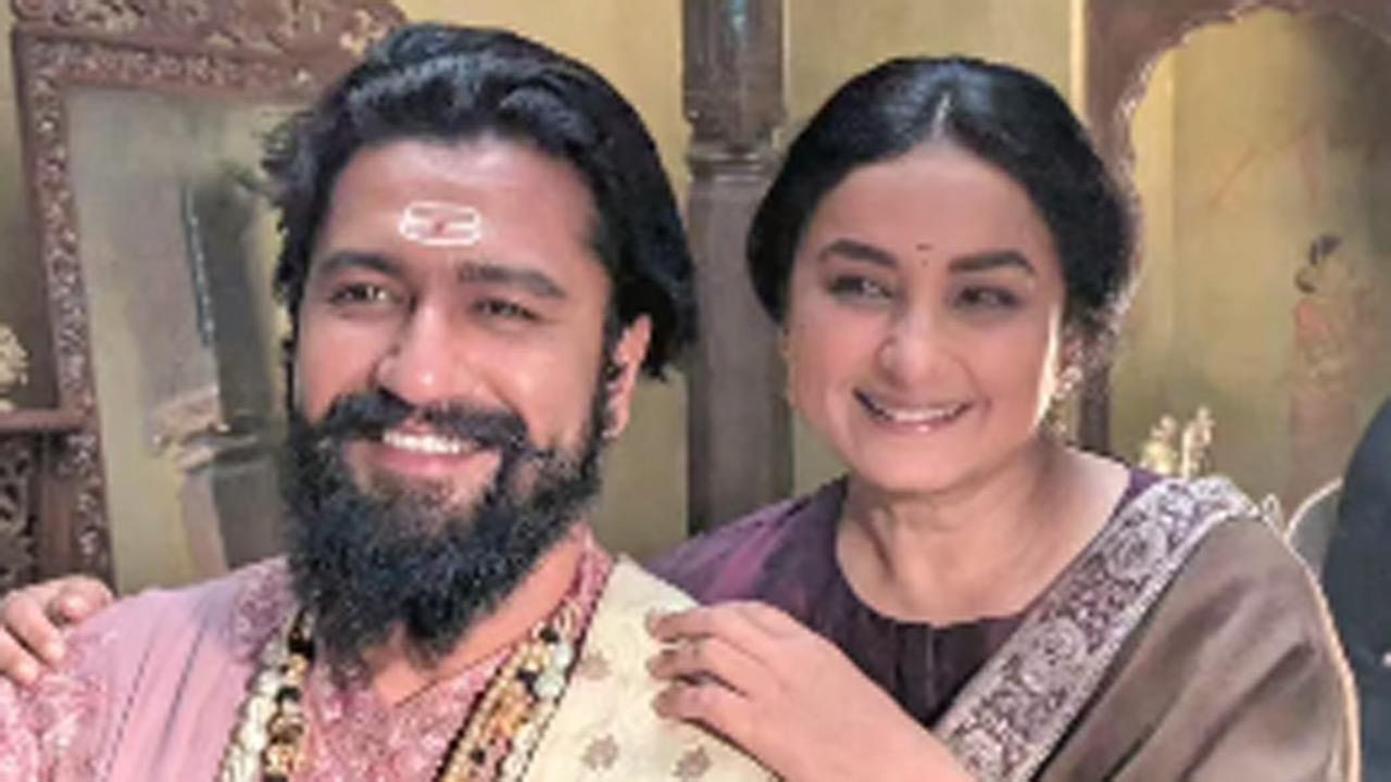 Chhaava BTS: Divya Dutta drops cute photos with Vicky Kaushal, Laxman Utekar