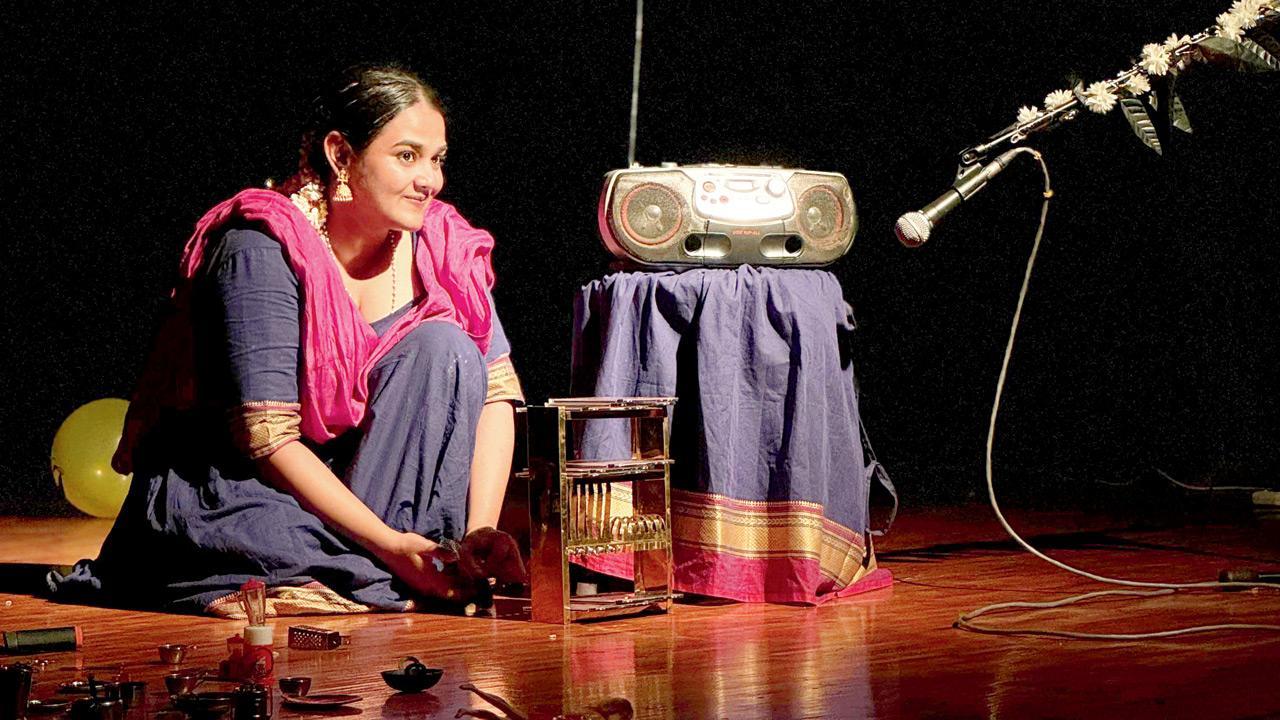 This award-winning performance explores the dynamics of womanhood in India