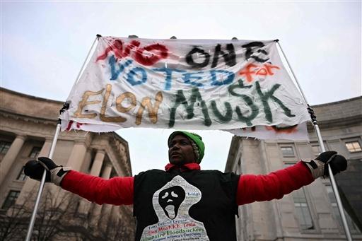 The protestors pledged to continue their resistance by lobbying Congress, aiming to influence lawmakers through personal testimonies. Campaigners stressed the importance of a stable and fair government, calling for the protection of jobs that contribute to public welfare and national development.