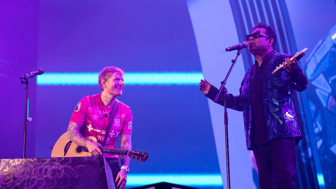 After wonderful performances by Dot and Armaan Malik, Ed headed to Chennai for his debut performance in the city on February 5 at YMCA Grounds. Being the home of AR Rahman, Ed surprised the fans by calling the celebrated Indian singer on stage as they sang a mashup of 'Shape of You' and 'Urvasi'. While he did perform his hits, this performance completely left fans awe-struck.