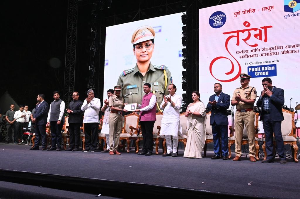 Citizens were urged to cooperate with the police in maintaining civic order and ensuring a safer society. Pune Police Commissioner Amitesh Kumar outlined the force’s achievements, including successful election security and crime control.