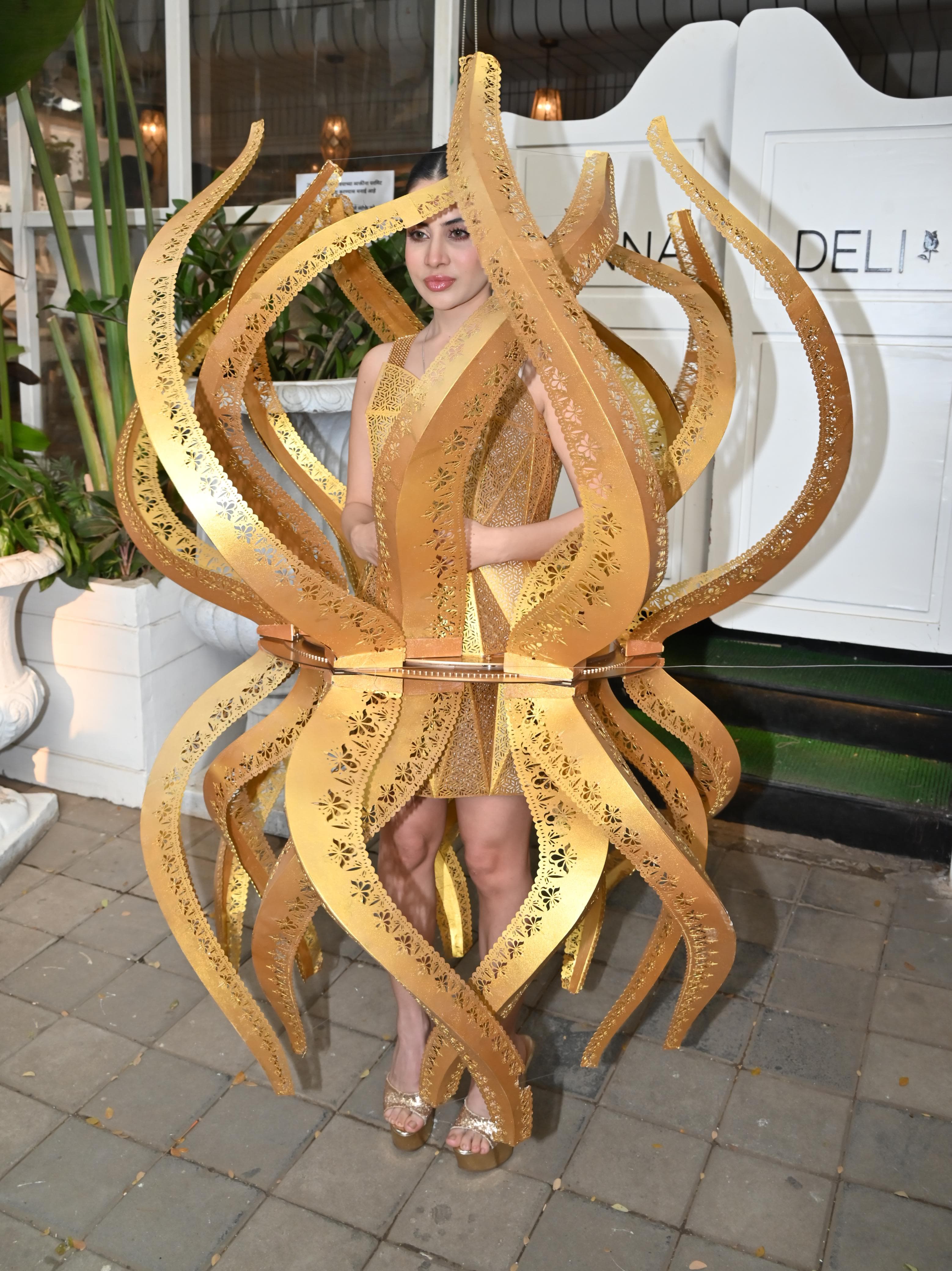 The social media influencer showcased yet another exciting outfit