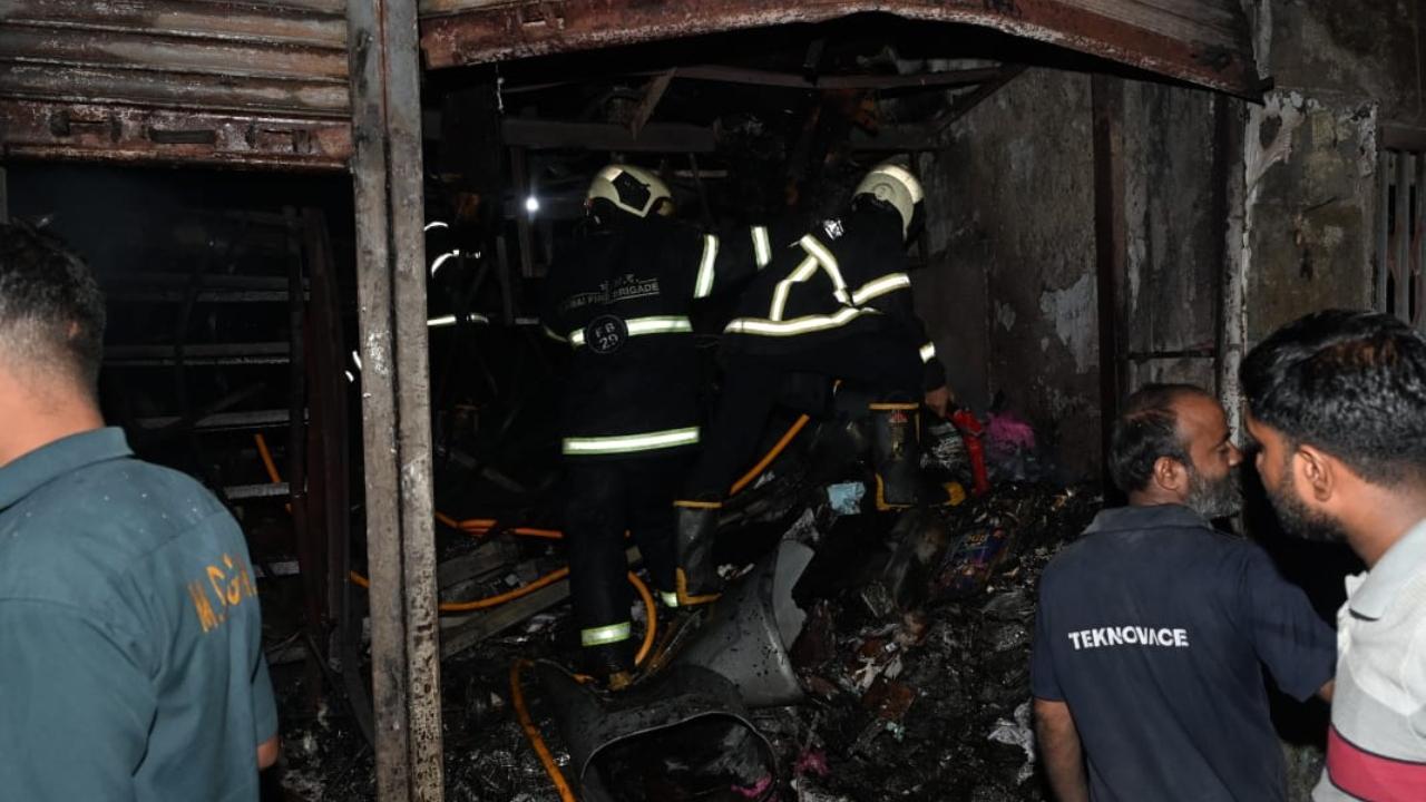 The blaze was reported at a gala in Damu Nagar area in Thakur Village of Kandivali (east). Pics/Satej Shinde