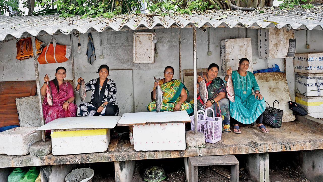 Fish sellers at the Bellasis Bridge market, whose livelihoods are in danger. Pic/Sayyed Sameer Abedi