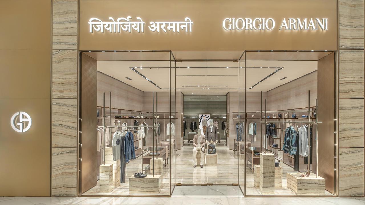 To commemorate this launch, Giorgio Armani presents an exclusive showcase of the iconic collaborative works of legendary fashion photographer Aldo Fallai. The showcase will go on from February 12 to March 9 at the Jio World Plaza Atrium, paying homage to the three-decade creative partnership
