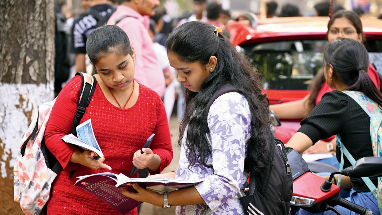Pupils revise outside Ruia College in Matunga. Pic/Ashish Raje