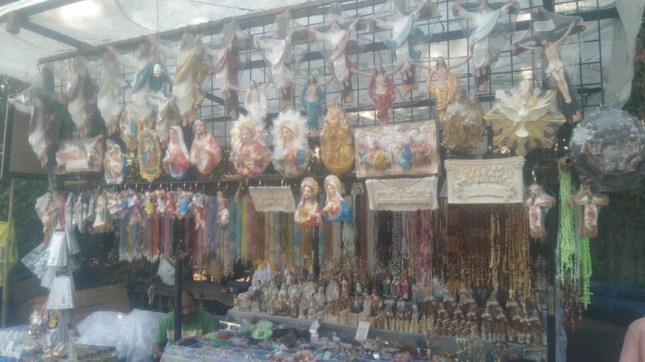 Along with the many religious services, there are also many different kinds of stalls that allow people to make different kinds of offerings