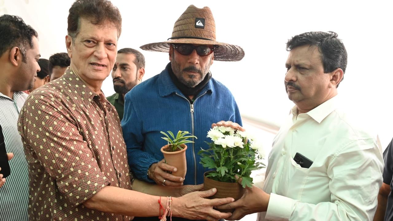 An official statement from the BMC said that Bollywood actors Jackie Shroff, Arun Kadam, Neha Joshi and Shweta Bachchan visited the exhibition and praised the beautiful collection of flowers and plants on display