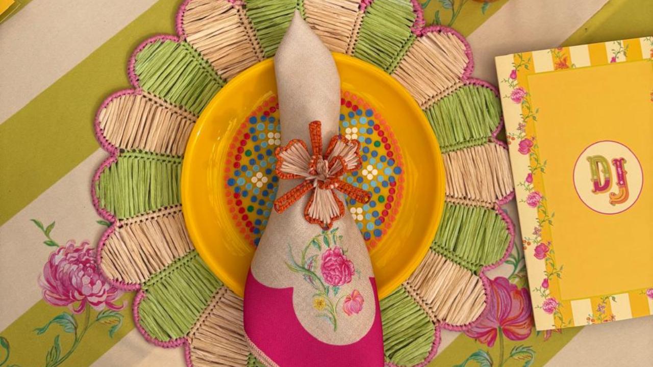 One can even witness the stall of beautiful bangles by versatile artist Bibaji Churi Wala.
