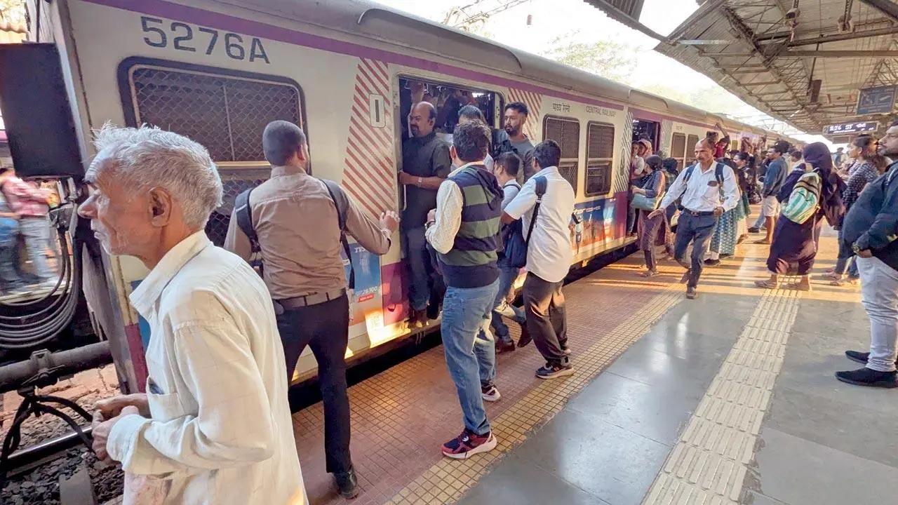 Mid-Day Top News at this hour: Kalwa’s overcrowded train nightmare; Nifty, Sensex decline in opening and more