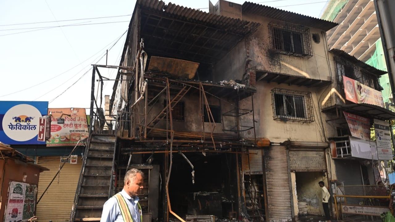 According to officials, the fire broke out at Tulja Bhavani Welfare Society near Shri Paramhans Swami Adgadanandji Maharaj Chowk on New Link Road in Kandivali (West), Mumbai