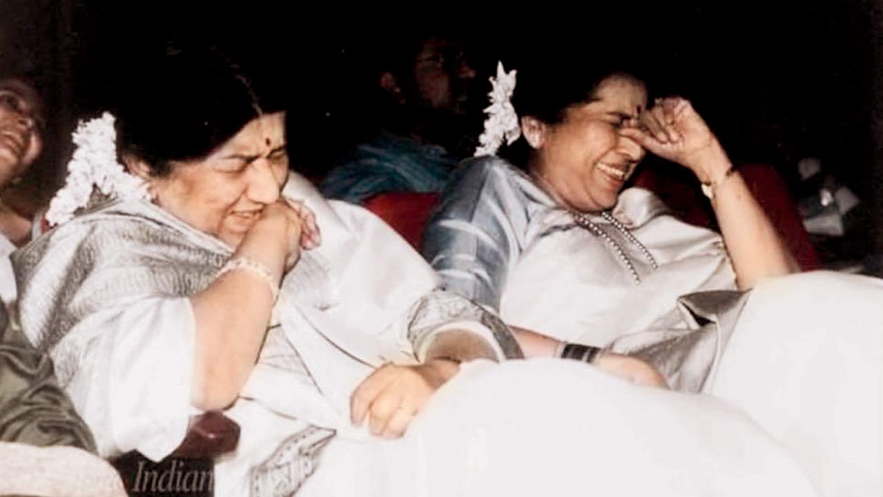 (From left) Lata Mangeshkar and Asha Bhosle