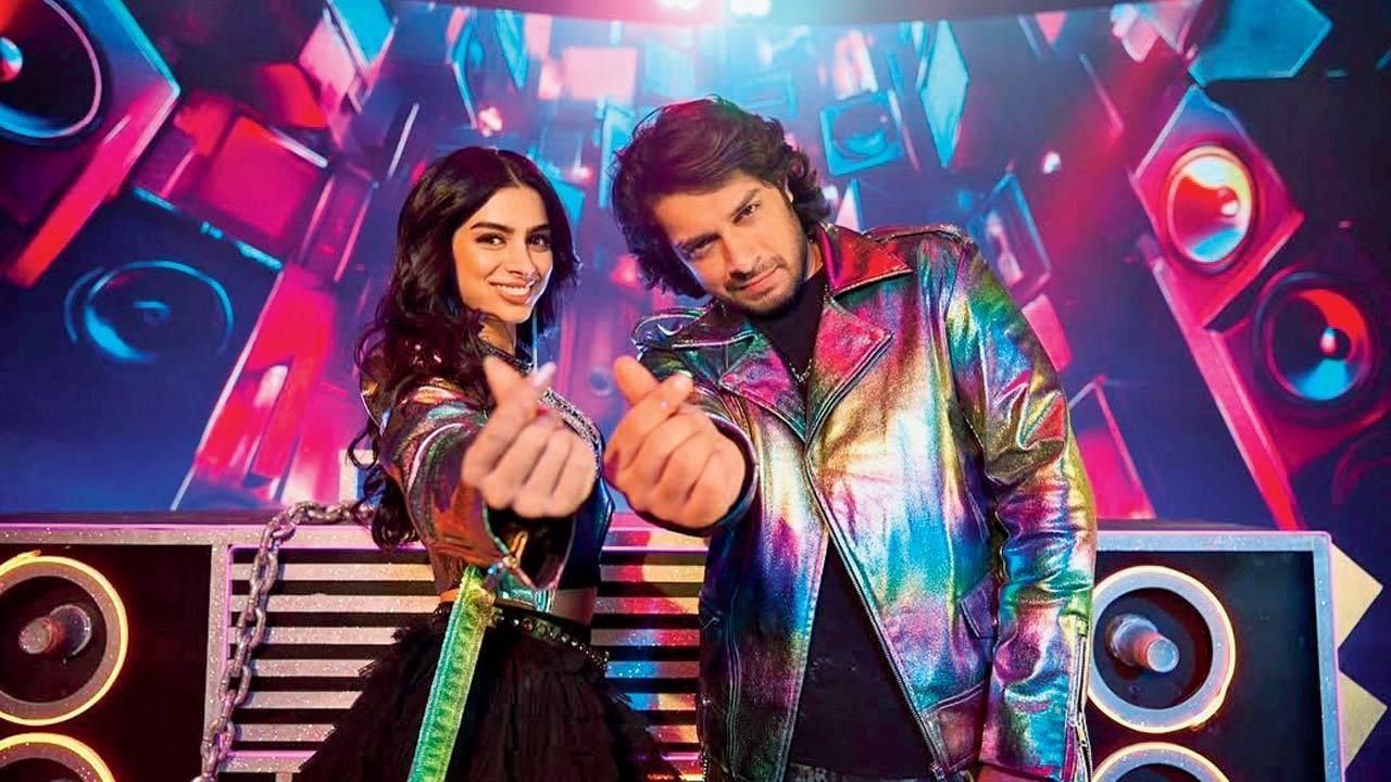 (From left) Khushi Kapoor and Junaid Khan in Loveyapa