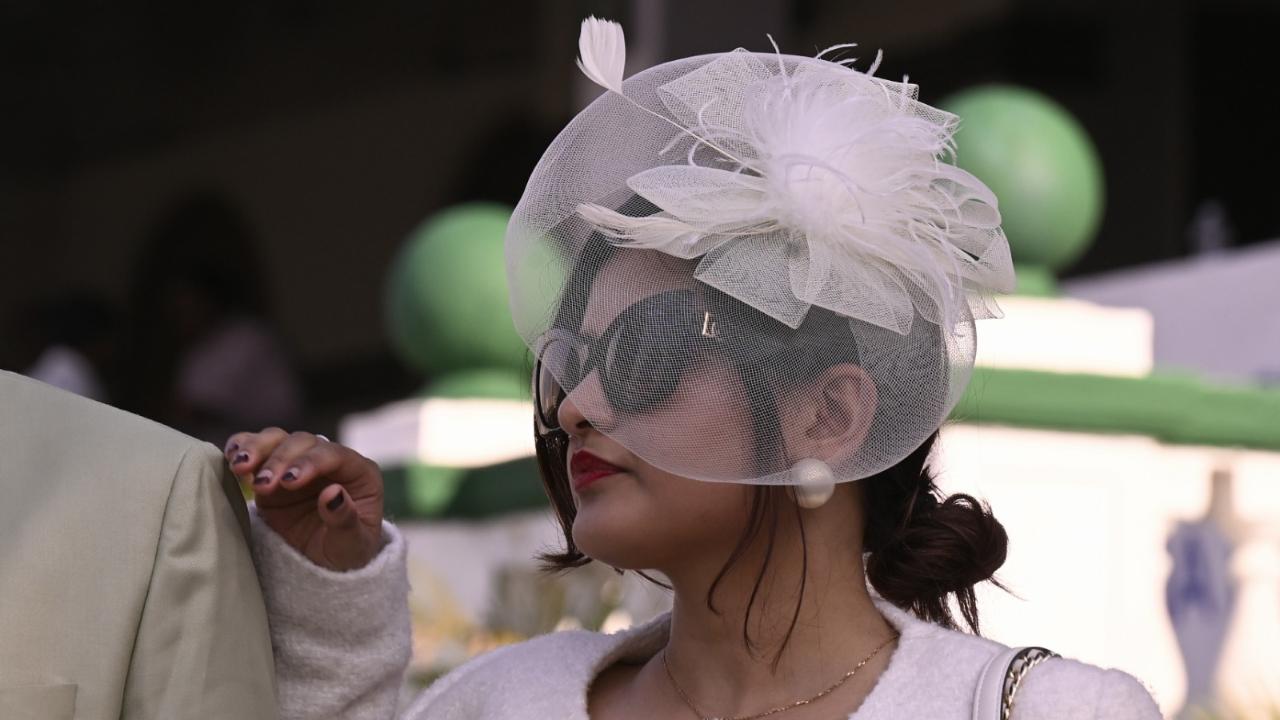 While the golds and blacks ruled along with other colours, the classic off-white transparent hat also made an appearance at the race