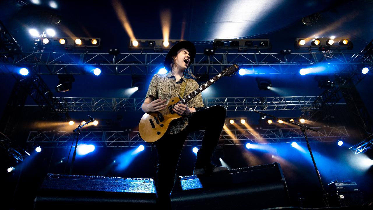 Taj Farrant Among the others is a the noteworthy 15-year-old Taj Farrant's music, which seems seasoned and mature, and his debut album, ‘Chapter One,’ is the testimony. After performing on global stages like Lollapalooza, Taj is bringing the magic of electrified blues, which is reminiscent of young Joe Bonamassa at the Soulstrat Stagevinay on the first day of the festival.