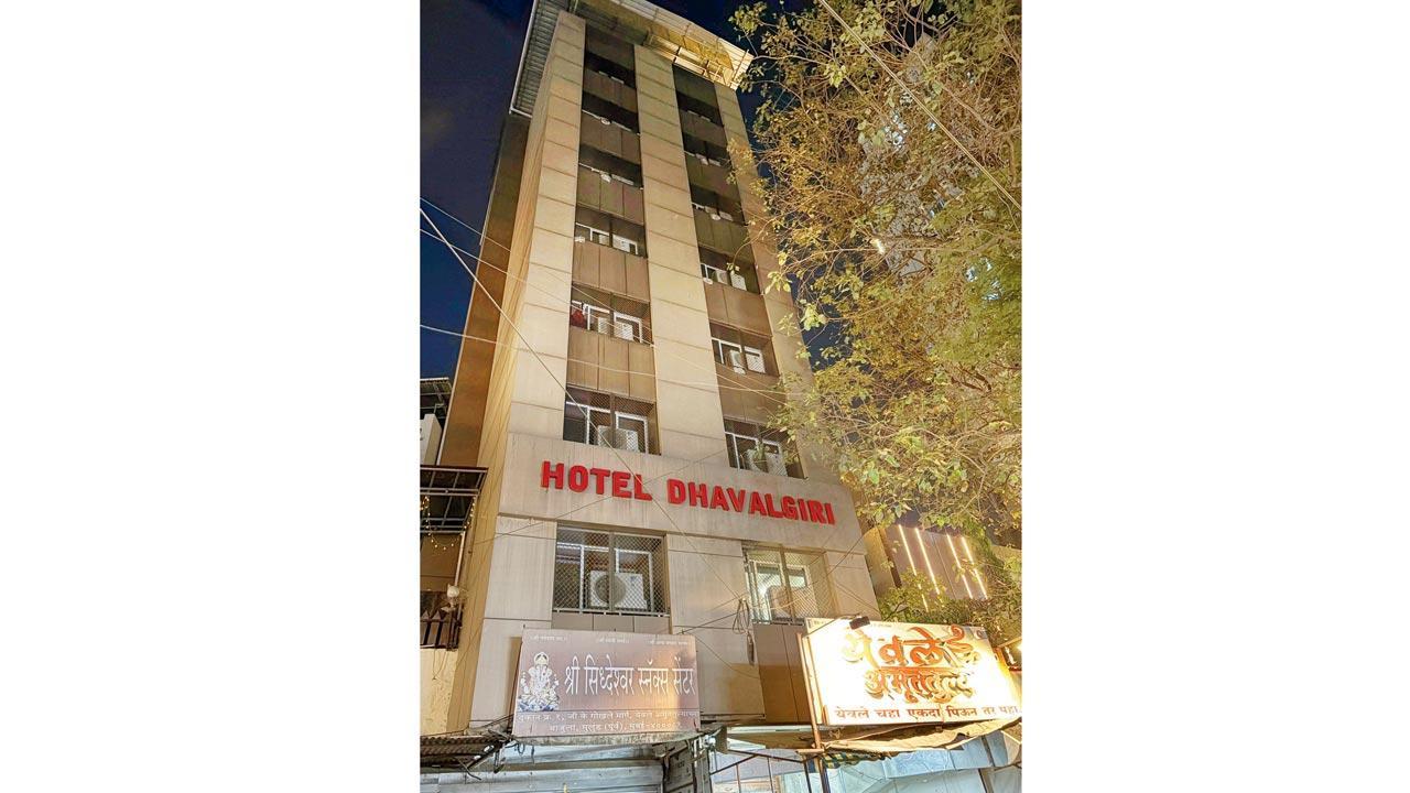 Mumbai: Man allegedly confined in lodge after requesting receipt for payment in Mulund