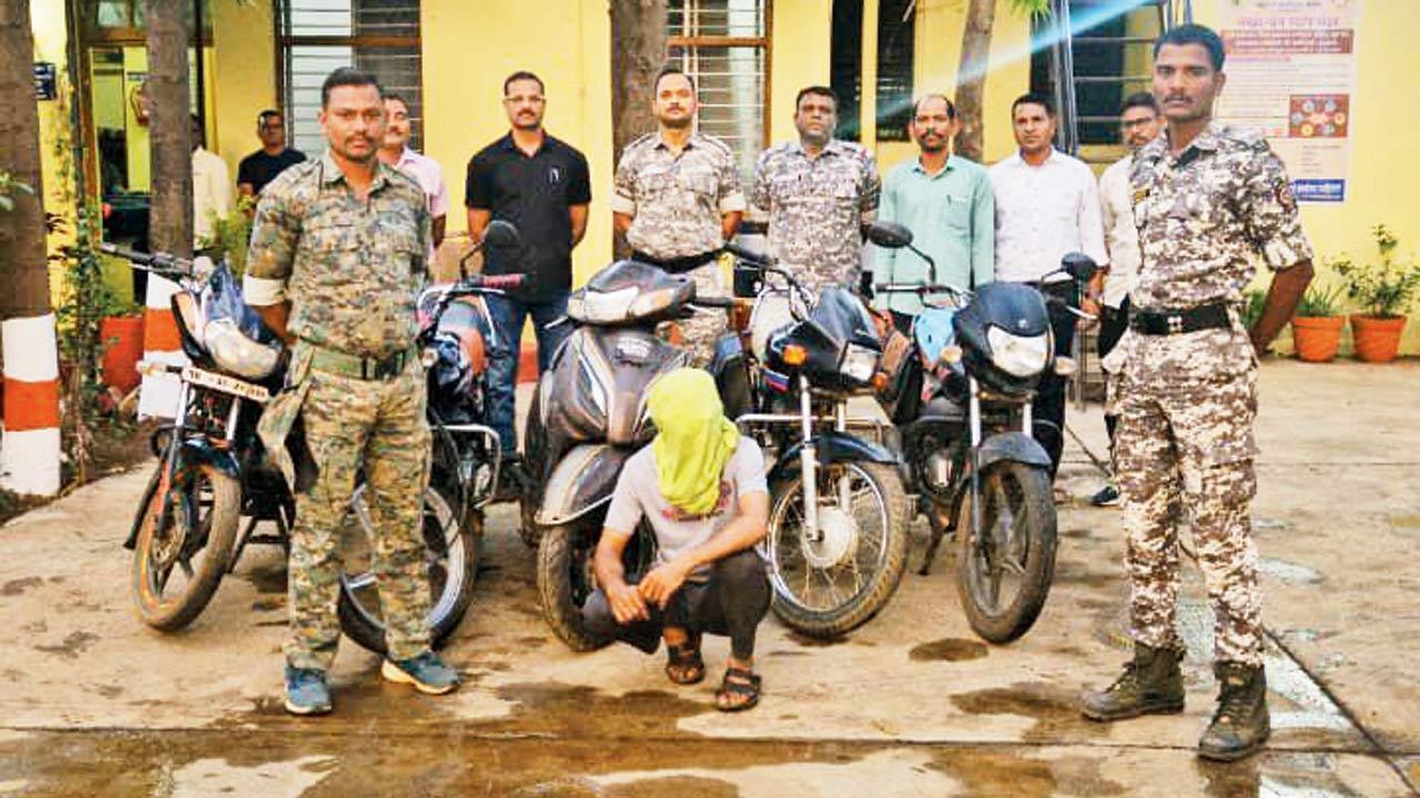 Maharashtra: Man carrying grey langur meat caught from inside Tungareshwar sanctuary