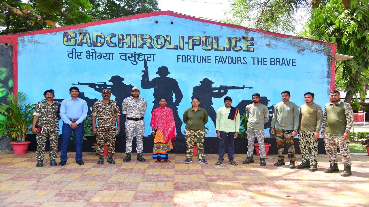 Two Maoists carrying Rs 18-lakh reward surrender in Gadchiroli district