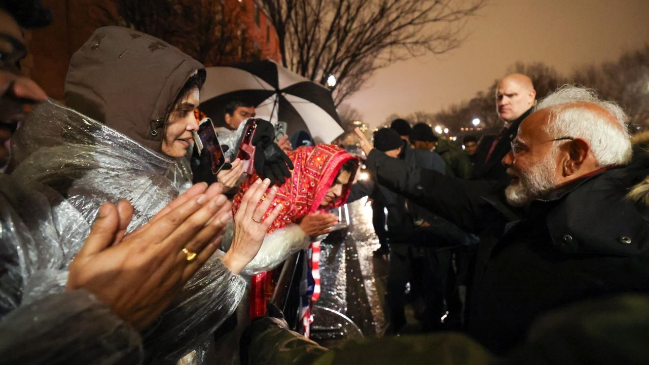 Braving freezing temperatures and rain, the community members gathered at Blair House and welcomed him with slogans of 'Bharat Mata ki Jai', 'Vande Mataram' and 'Modi Modi' as they waved the Indian and American flags