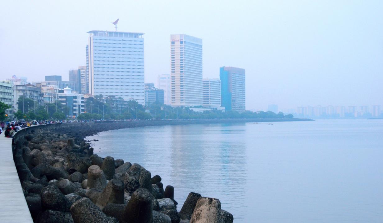 Mumbai weather updates: City records moderate air quality, temperatures remain low