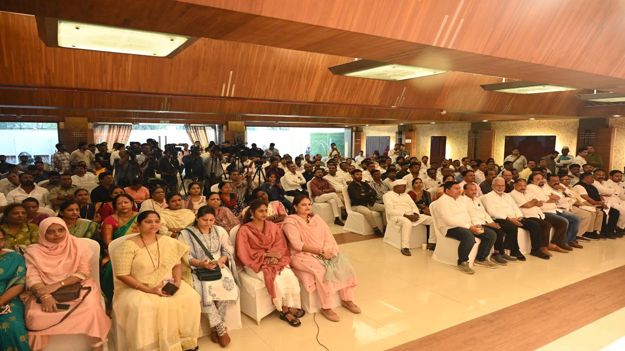 NCP leaders, including treasurer and Member of Legislative Assembly (MLA) Shivajirao Garje, Chief Spokesperson and Thane District President Anand Paranjpe, State General Secretary Najib Mulla, Youth State President Suraj Chavan, State Vice-President Saleem Sarang, and Co-Treasurer Sanjay Borge, were present for the event