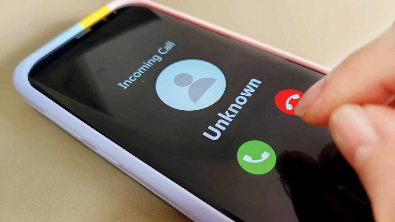 Hackers impersonate couriers, exploit WhatsApp to steal money
