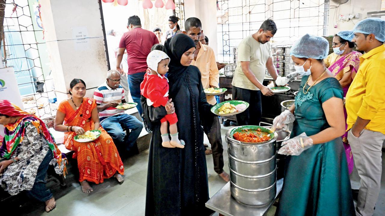 Mumbai NGO celebrates Valentine’s Day with a special meal for caregivers at KEM Hospital