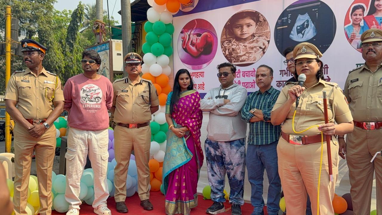 To make this event more impactful and reach a wider audience, Marathi film and television actors, along with school and college principals, doctors, and students, also took part in it. The women police personnel were warmly welcomed by the locals, who appreciated their efforts