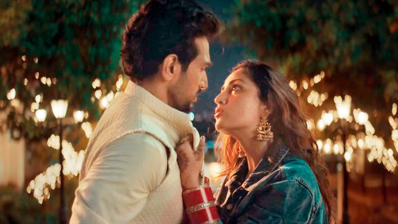 Pratik Gandhi and Yami Gautam in Dhoom Dhaam