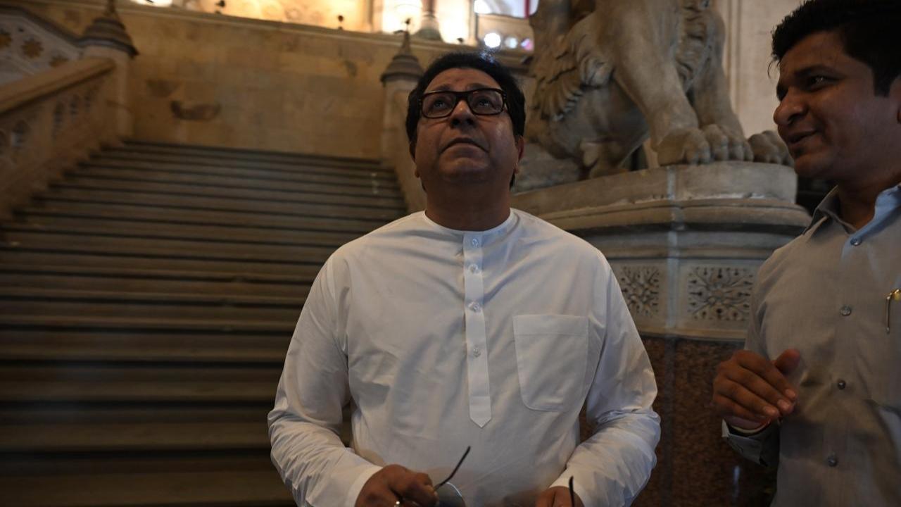  Mumbai's civic body should levy utility charges on underground cables belonging to companies, Maharashtra Navnirman Sena chief Raj Thackeray said on Friday, according to the PTI