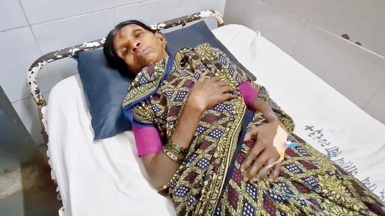 Ranjana Sonawane, who was bitten on her leg and is undergoing treatment at the Ulhasnagar Central Hospital