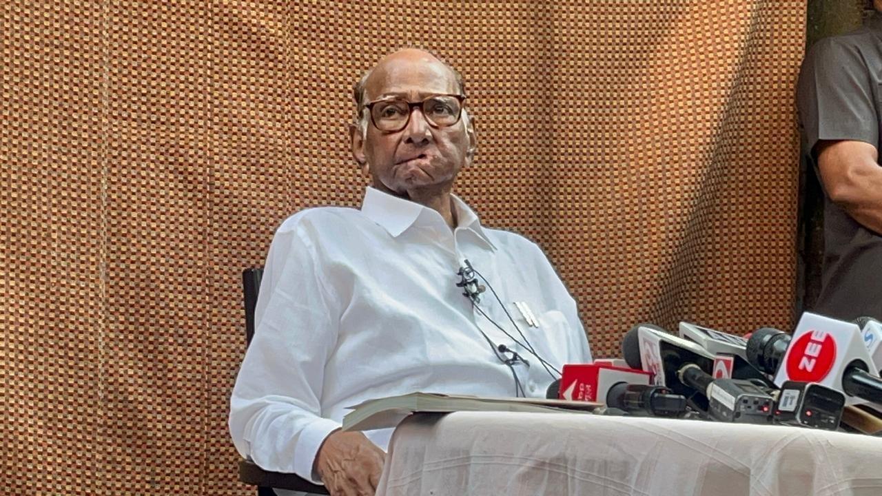 Anyone with self-respect would have quit, NCP (SP) supremo Sharad Pawar said on Monday. Pics/Ashish Raje