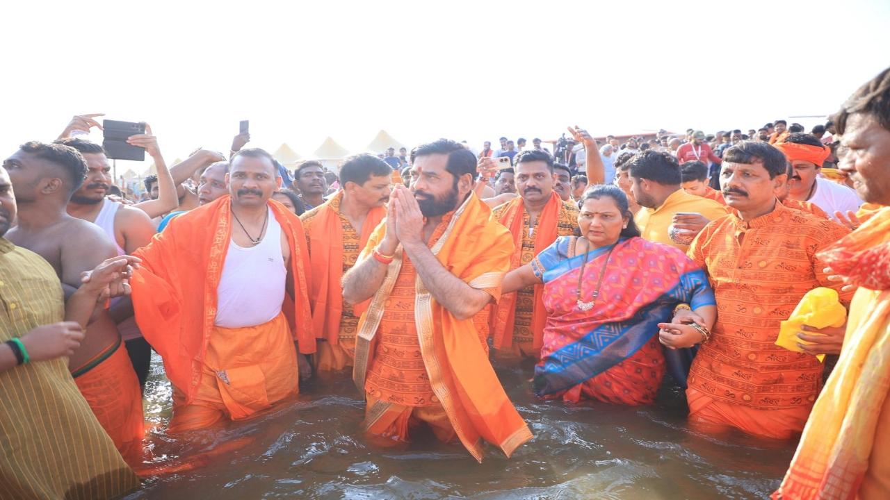 Shinde also expressed his belief that under the guidance of Prime Minister Modi and Chief Minister Adityanath, India is not only on the path to becoming an economic superpower but is also advancing its spiritual heritage