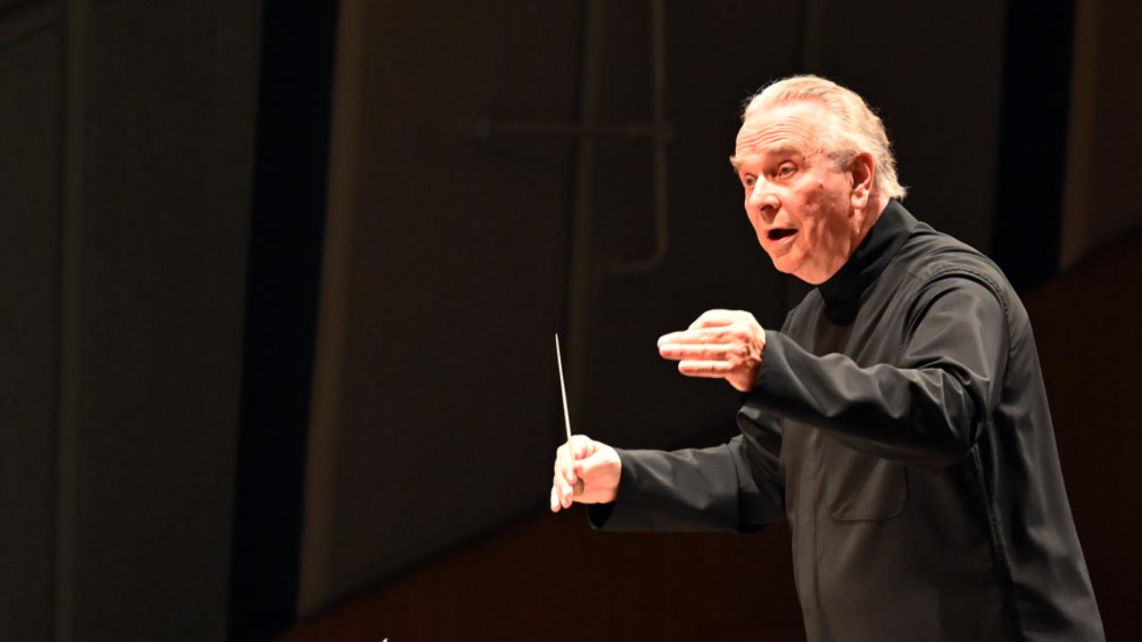 The SOI Spring 2025 season culminated with a special performance by Sir Mark Elder, one of Britain’s most acclaimed conductors, leading the SOI in Beethoven’s revolutionary Symphony No. 3 (