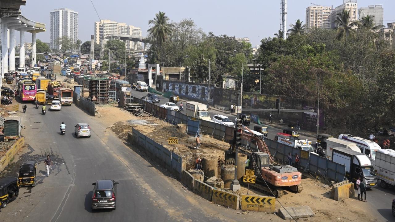 Meanwhile, the work of the JVLR flyover in Jogeshwari is also progressing. To alleviate traffic congestion and enhance connectivity between Andheri West and Jogeshwari East, the BMC proposed a 5.08-km flyover from New Link Road (near Infinity Mall), Andheri West to Poonam Nagar, JVLR, Jogeshwari East
