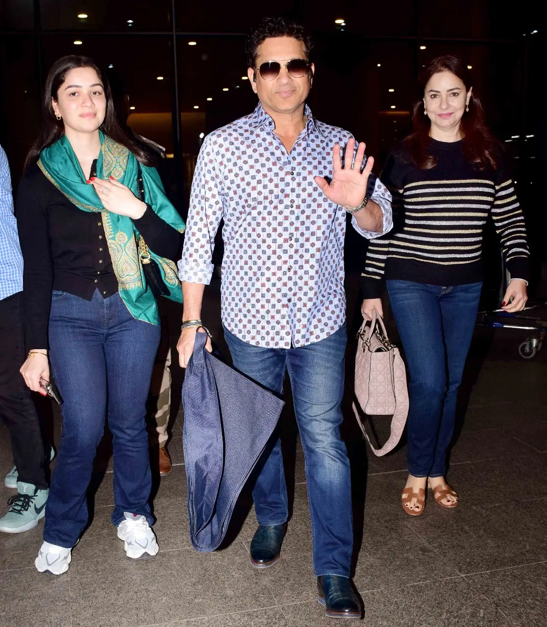 Sachin Tendulkar was clicked at Mumbai airport with his family as they returned from the city