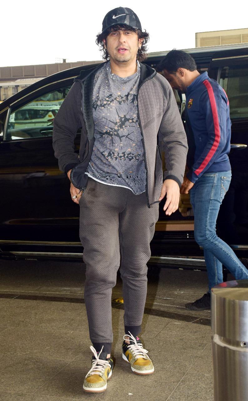 Amid a back injury, Sonu Nigam was snapped at Mumbai airport as he jetted off from the city