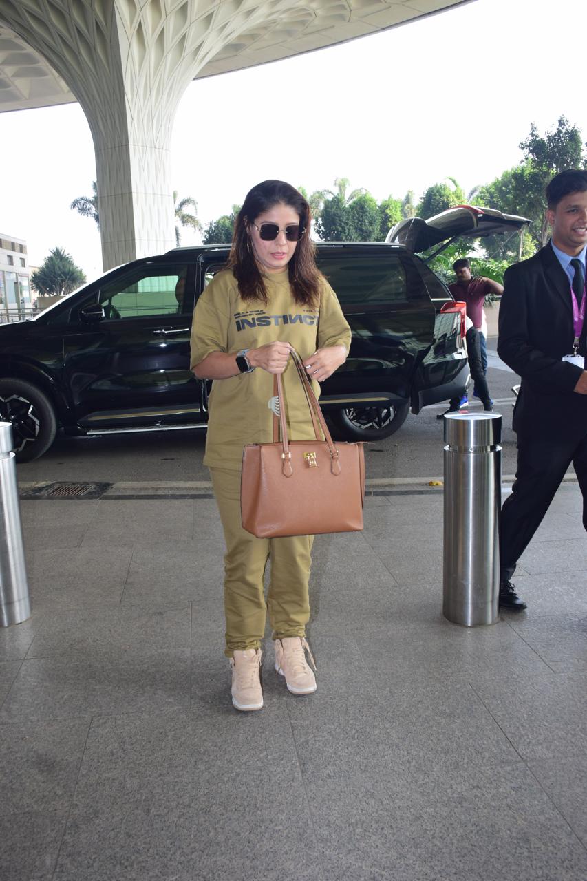 Sunidhi Chauhan stepped out in the city and was snapped at the airport