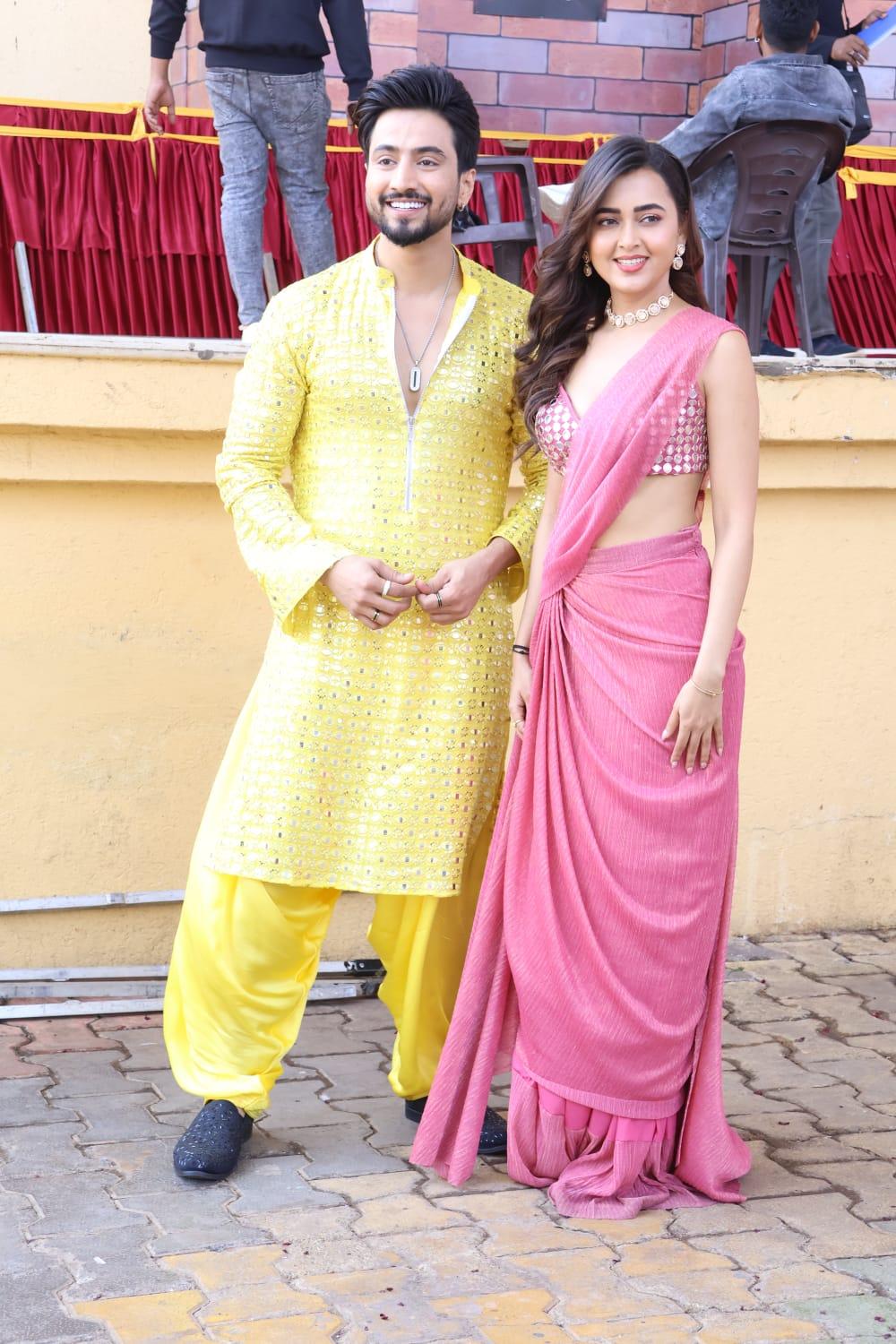 Faizu looked dashing in a yellow kurta and pathani, while Tejasswi Prakash stunned in a pink saree
