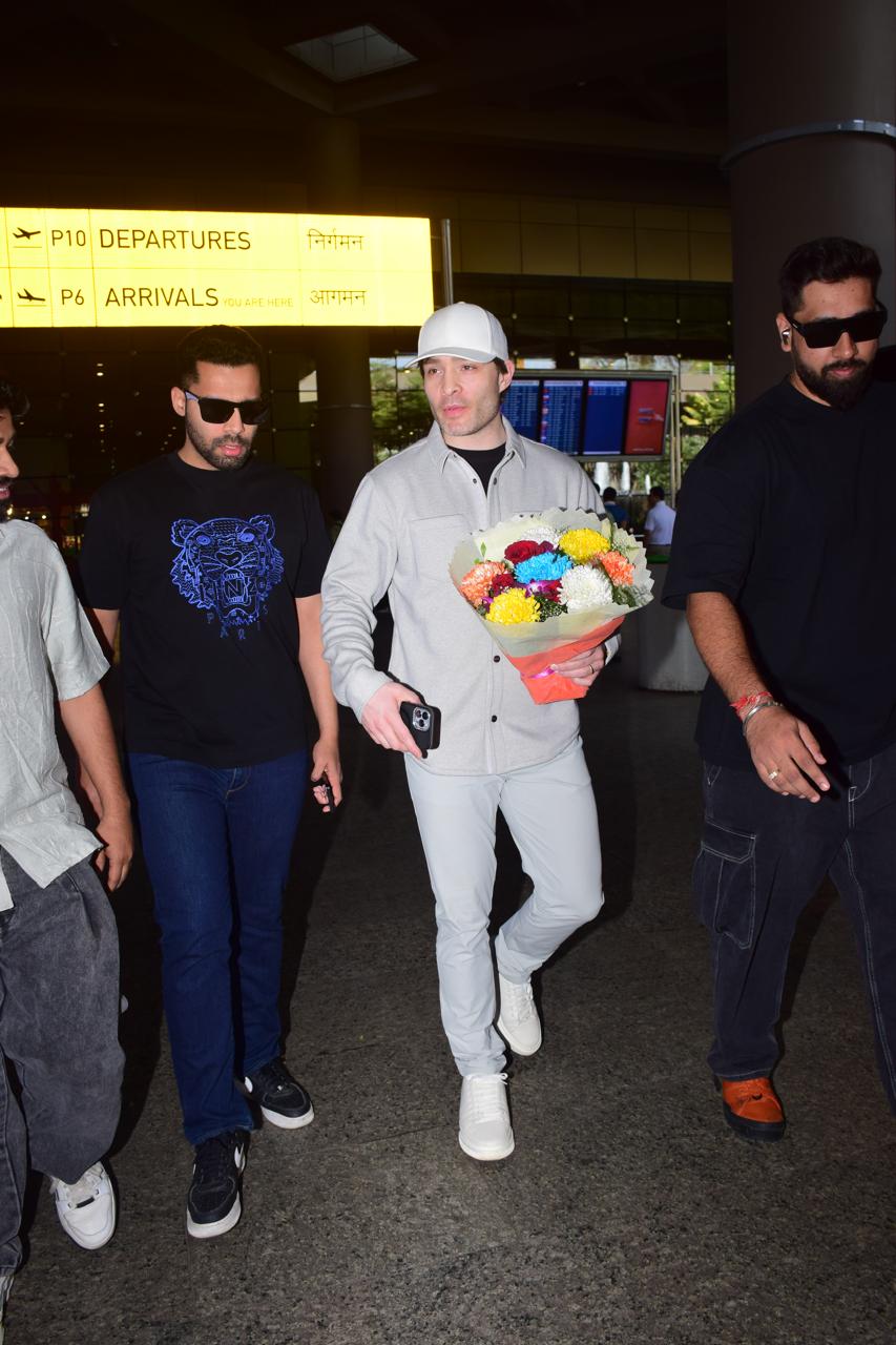 Ed Westwick landed in India last night; he was clicked with a beautiful bouquet in hand