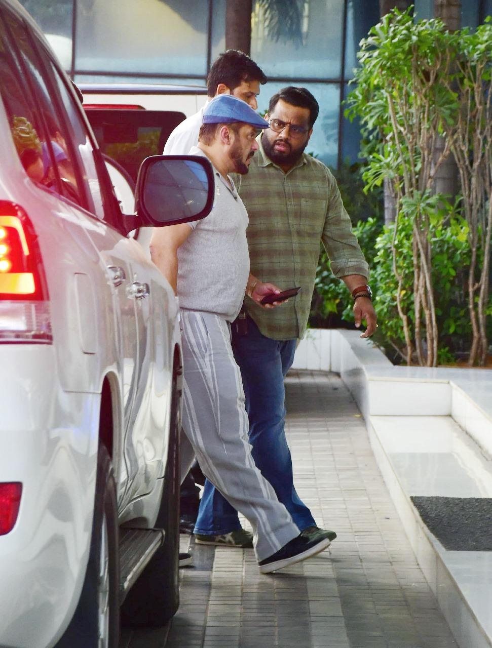 Salman Khan was snapped at Sajid Nadiadwala's office in Andheri