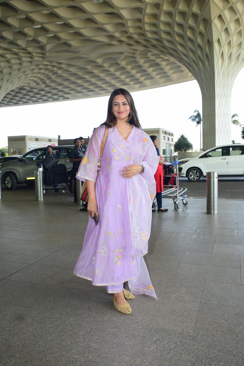 Divyanka Tripathi was snapped at Mumbai airport. The actress looked beautiful in a purple suit