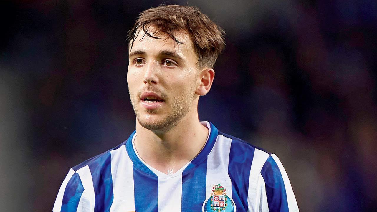 Manchester City splurge on Gonzalez; Spurs recruit Tel