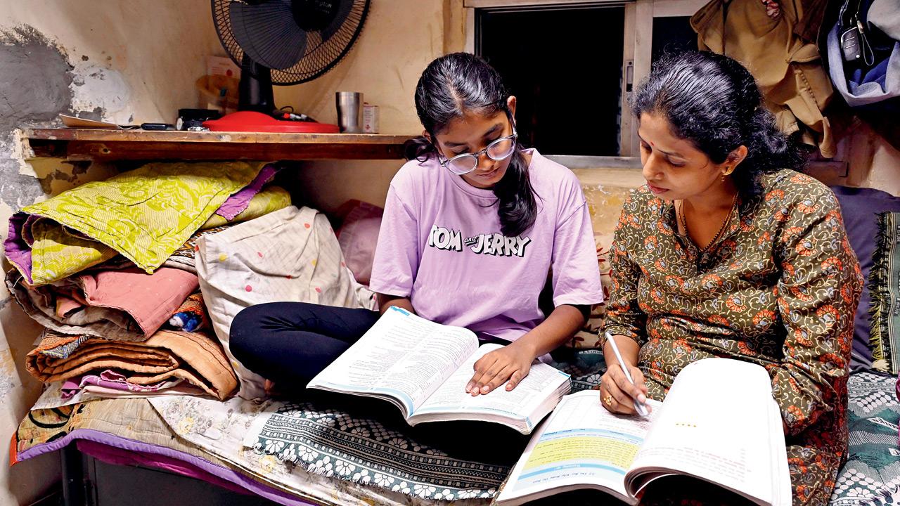 Mother-daughter duo Swati Channa-Gajapkar and Krutika Gajapkar preparing for the SSC exam together this year. picS/Ashish Raje