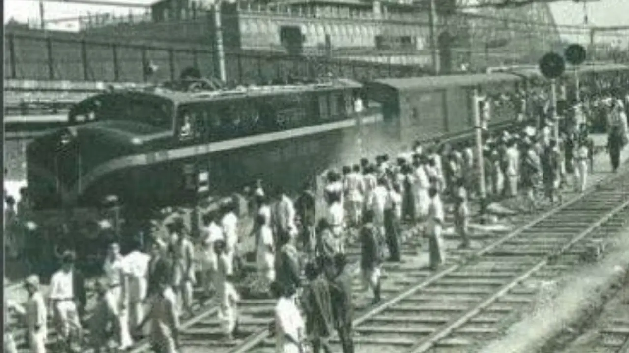 In 1957, the first electrified track in Kolkata was inaugurated between Howrah and Sheoraphuli